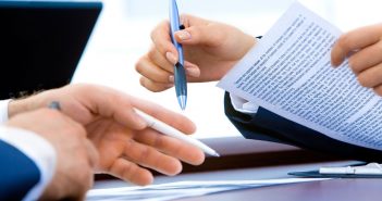 Top 5 des raisons de faire confiance à un cabinet de recrutement Signature de contrat