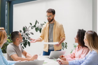 Participer à un coaching professionnel d’équipes : astuces pour renforcer l’engagement et la motivation